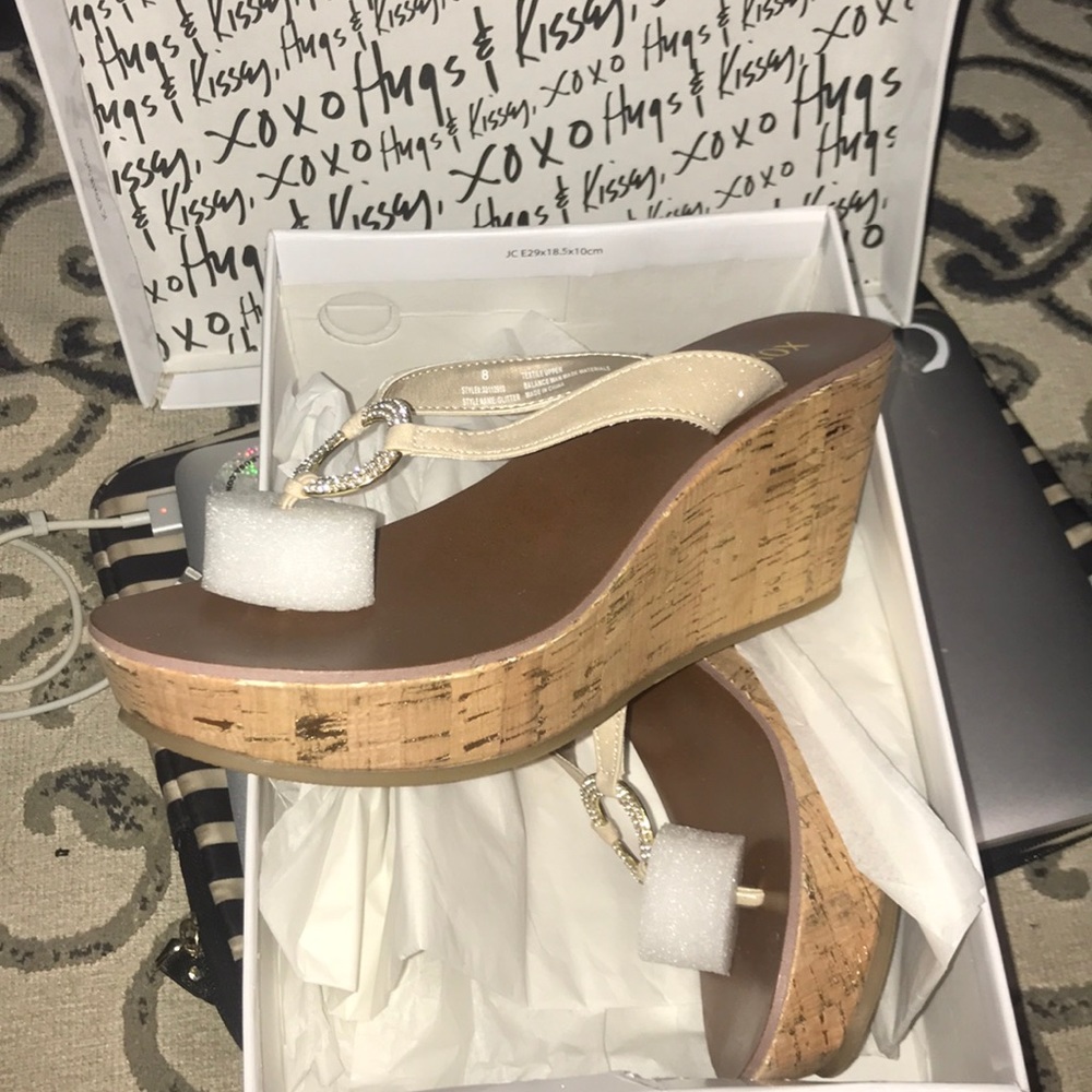 BRAND NEW xoxo wedge crystal sandal ⭐️ size 8